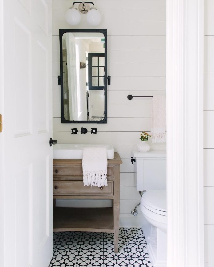 51+ Stunning Farmhouse Bathroom Design & Decor Ideas