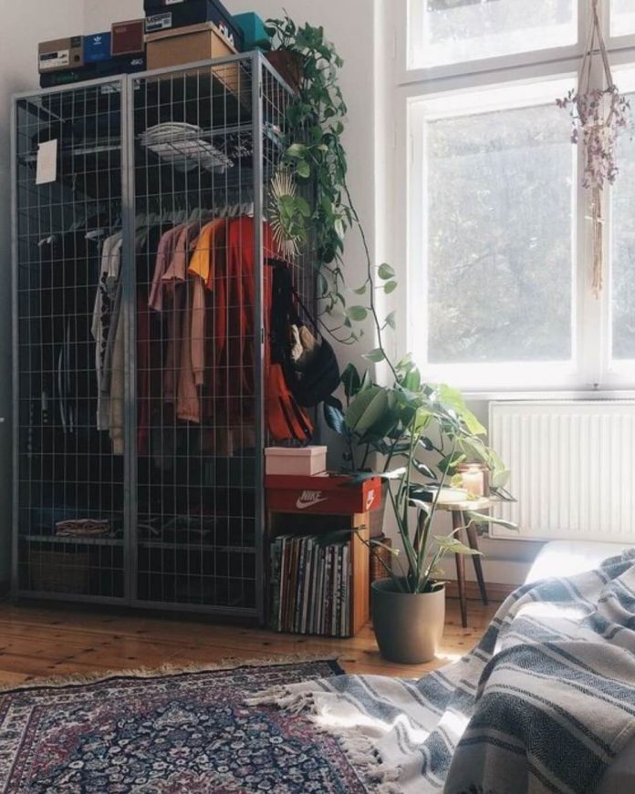 13 Creative Ways To Create a Wardrobe With Low Budget
