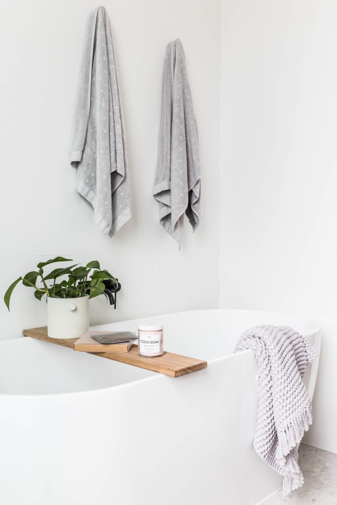 23+ Modern White Bathroom Ideas & Designs For 2024