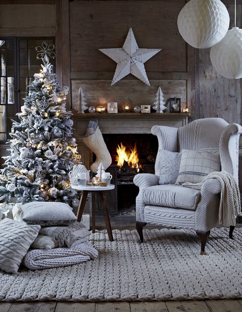 25+ Elegant Christmas Living Room Decor Ideas & Designs For 2024
