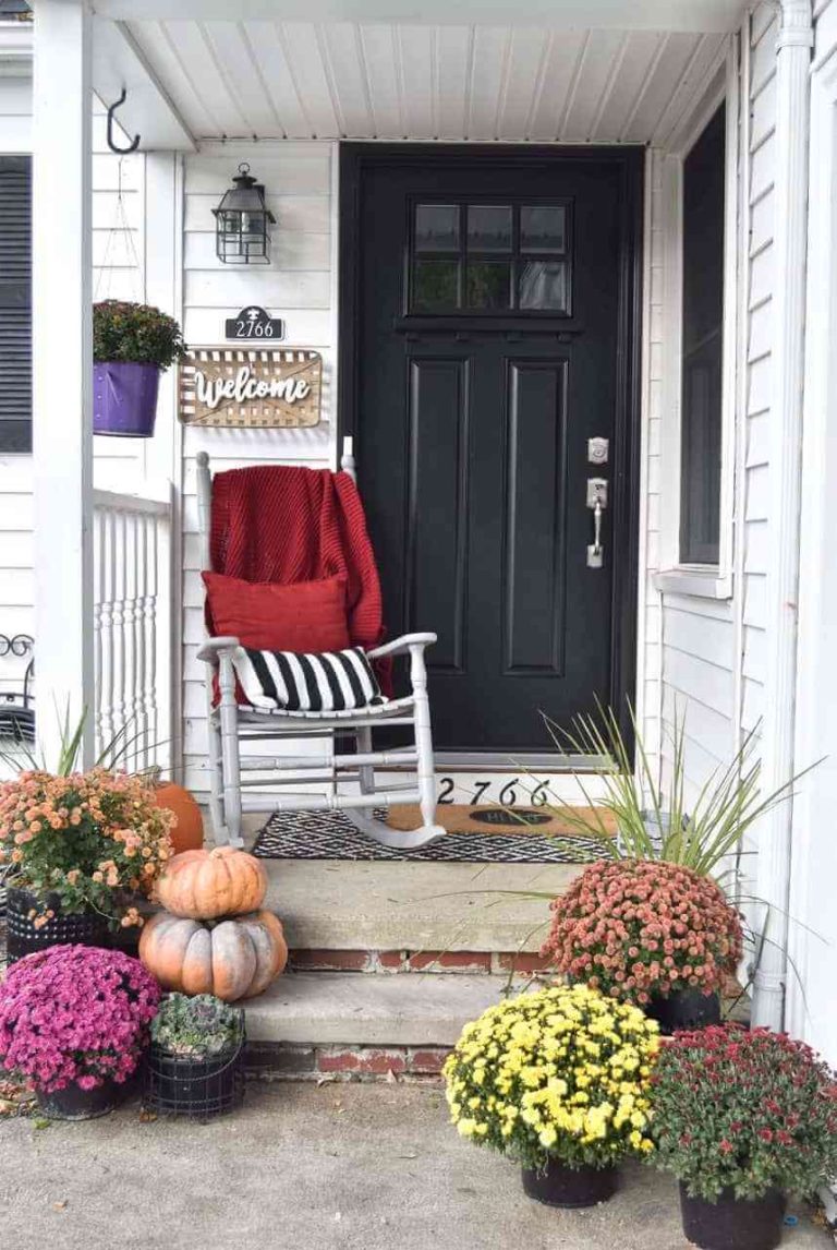 21+ Stunning Farmhouse Outdoor Decor Ideas & Designs For 2024