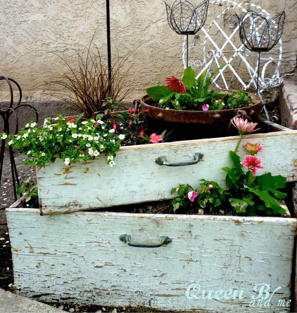 35+ Clever Recycled Old Drawer Design & Decor Ideas For 2024