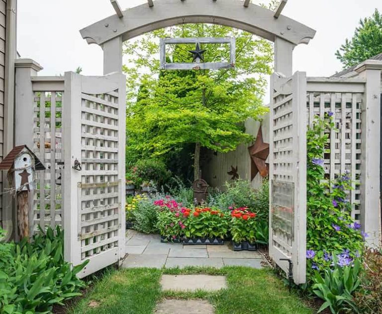 23+ Best Lattice Fence Ideas and Designs For Your Garden and Backyard