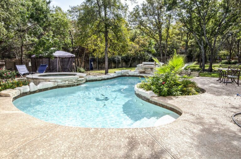 4 Ways To Transform Your Backyard Into A Family Recreation Area