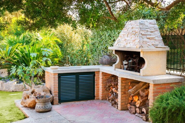 Top 6 Outdoor Kitchen Essentials: What Should You Get?