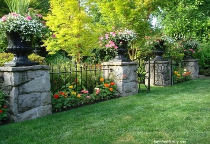 20+ Beautiful Landscaping Along A Fence Ideas & Designs
