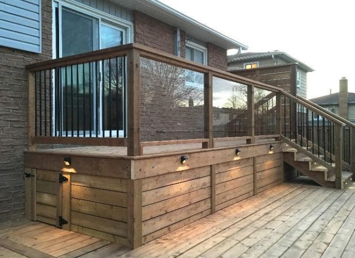 35+ Easy & Inexpensive Deck Skirting Ideas and Designs (2024)
