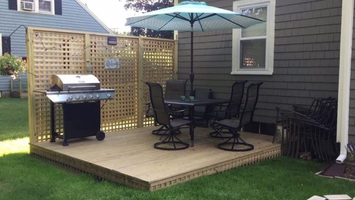 55 Easy and Inexpensive Floating Deck Ideas For Your Backyard (2024)