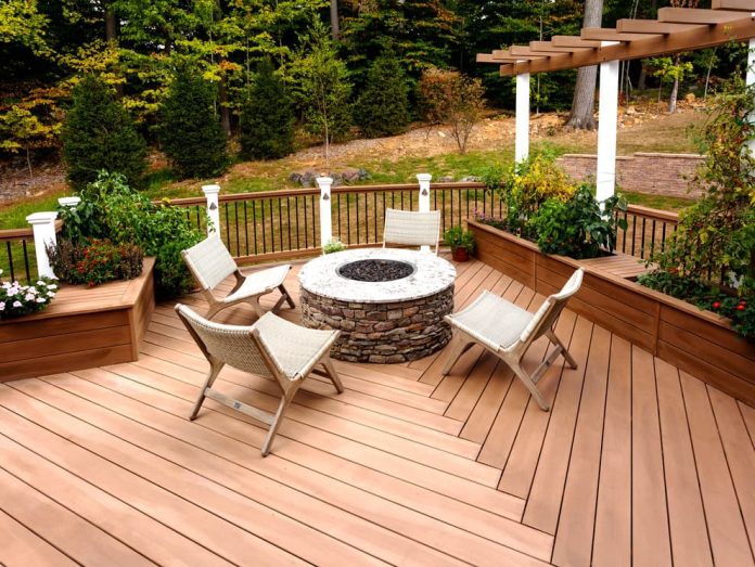 30+ Creative DIY Deck Fire Pit Ideas and Designs (With Pictures)