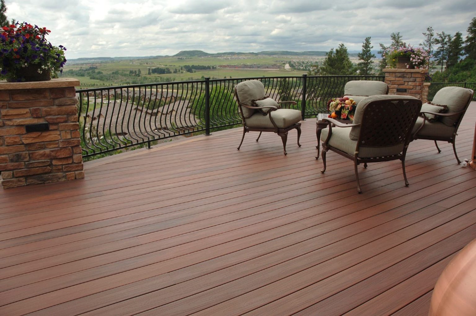 35+ Best Deck Color Ideas and Designs For 2024 (With Pictures)