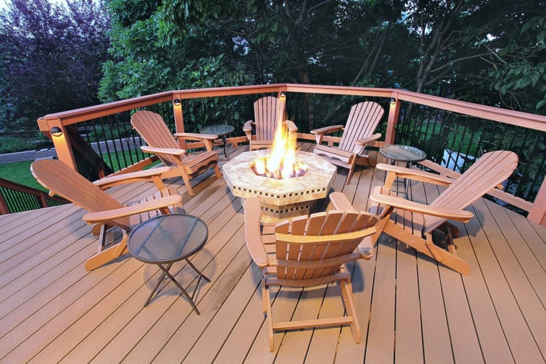30+ Creative DIY Deck Fire Pit Ideas and Designs (With Pictures)