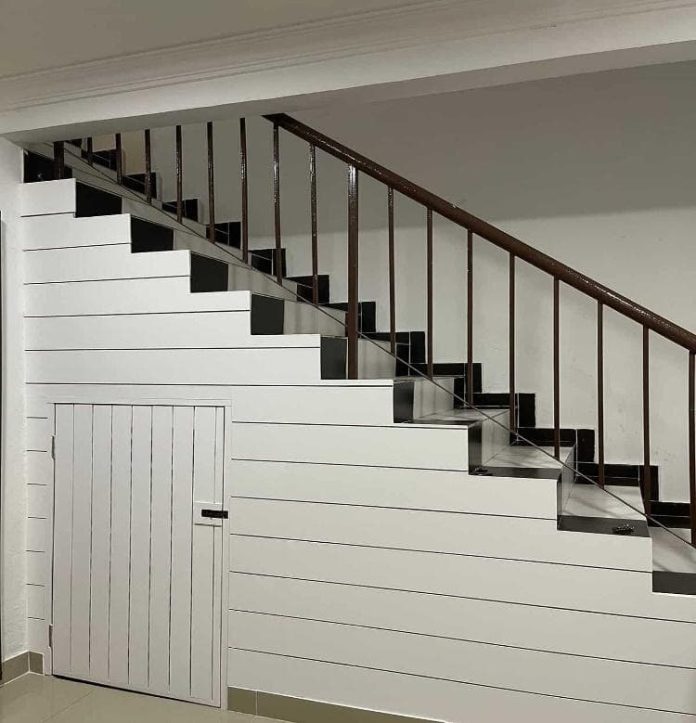 30+ Best Stair Trim Ideas and Designs In 2024 (With Photos)