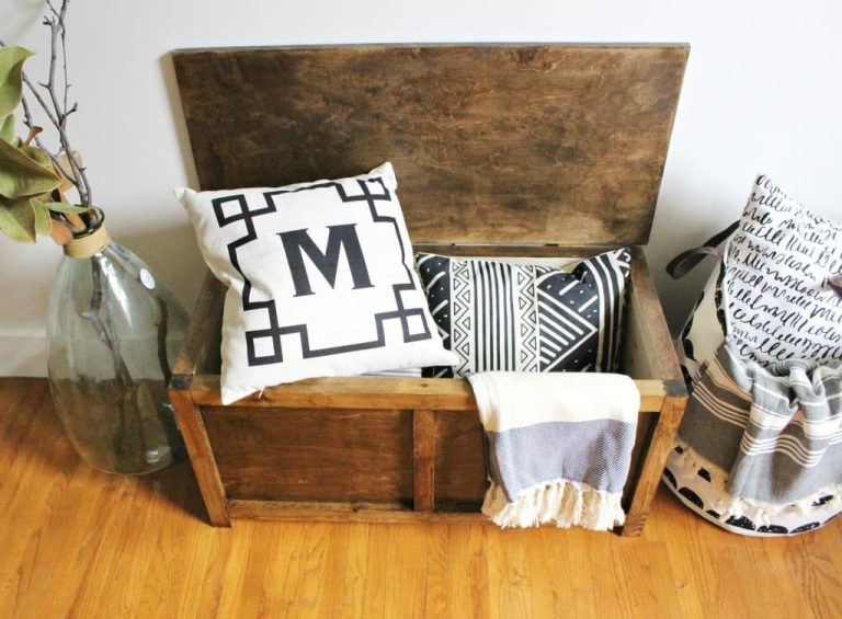 35+ Clever DIY Blanket Storage Ideas For Small Spaces & Closets (2024)