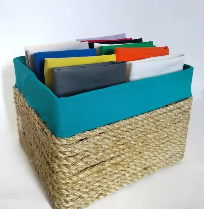 35+ Clever DIY Blanket Storage Ideas For Small Spaces & Closets (2024)