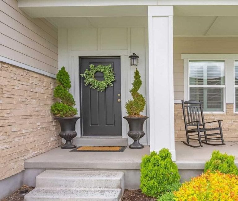 45+ Best Front Door Colors For Tan (Beige) Houses (2024)