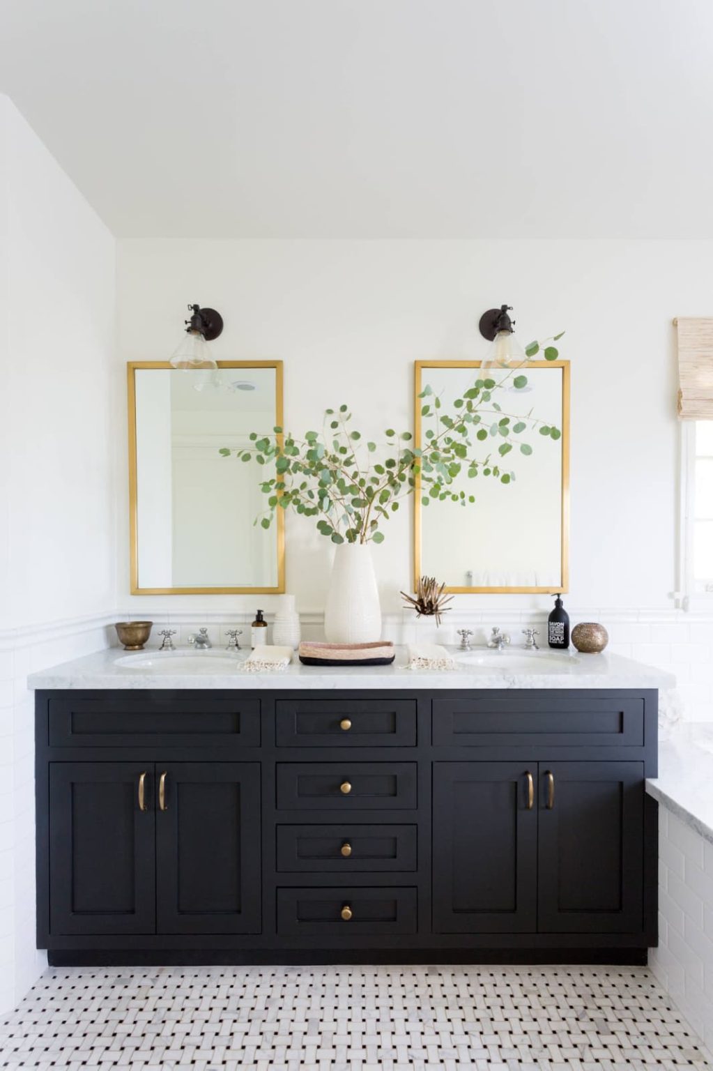 25+ Best Bathroom Paint Colors (Ideas and Designs)