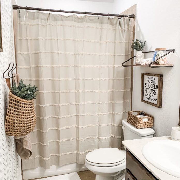 35+ Best Bathroom Shower Curtain Ideas and Designs (With Photos)