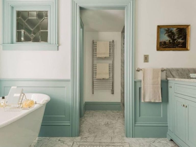 35+ Best Bathroom Wainscoting Ideas and Designs (Photos)