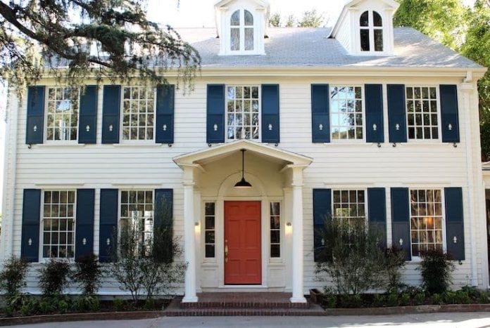 45 Best Front Door Colors for a White House From Professional Painters ...