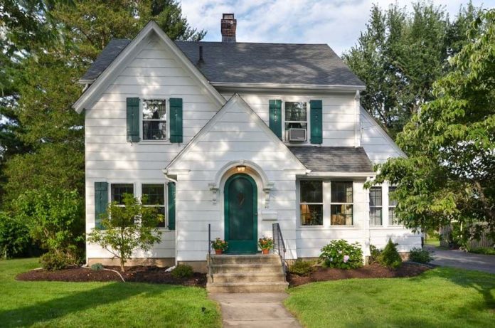 45 Best Front Door Colors for a White House From Professional Painters ...