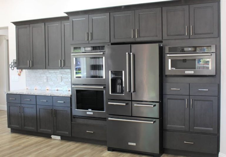 What Color Go with Black Stainless Steel Appliances? (16 Ideas)