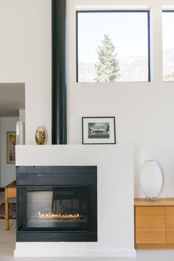 Should You Open The Flue On A Gas Fireplace? (Pros and Cons)