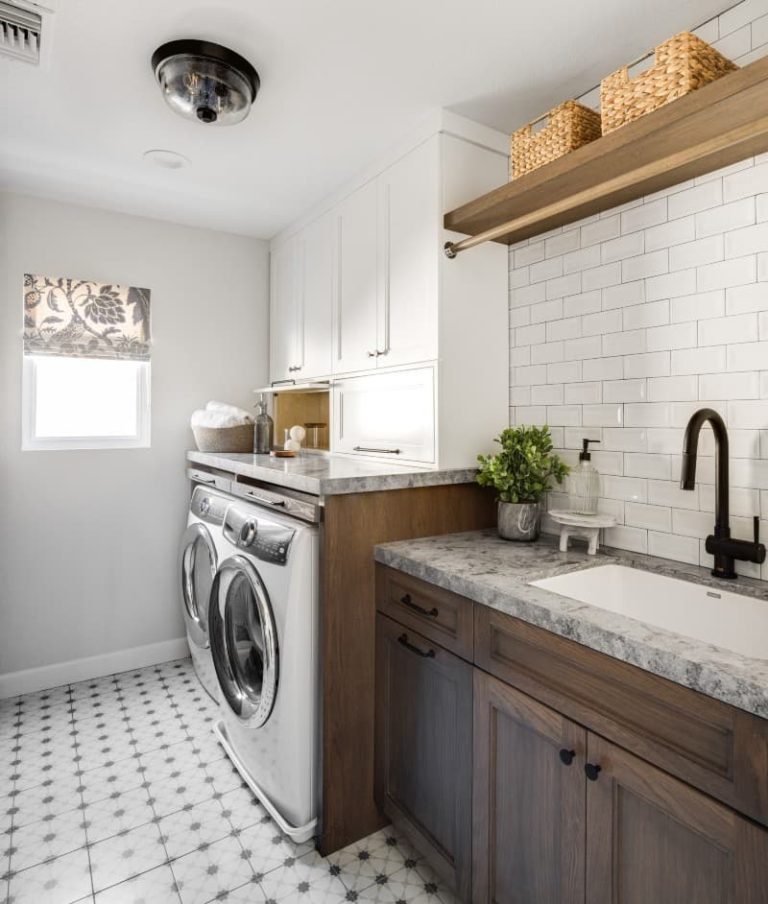 33 Best Laundry Room Sink Ideas and Designs (Photos) for 2024