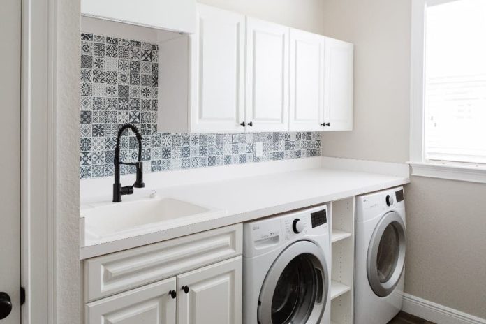 33 Best Laundry Room Sink Ideas and Designs (Photos) for 2024