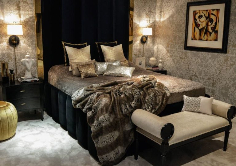 20+ Black and Gold Bedroom Ideas & Designs (With Pictures)