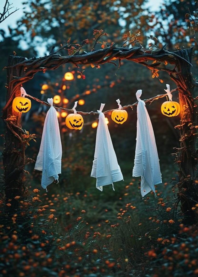 20 Amazing Halloween Banner And Garland Ideas To Make Your Party Pop 20 Amazing Halloween Banner And Garland Ideas To Make Your Party Pop