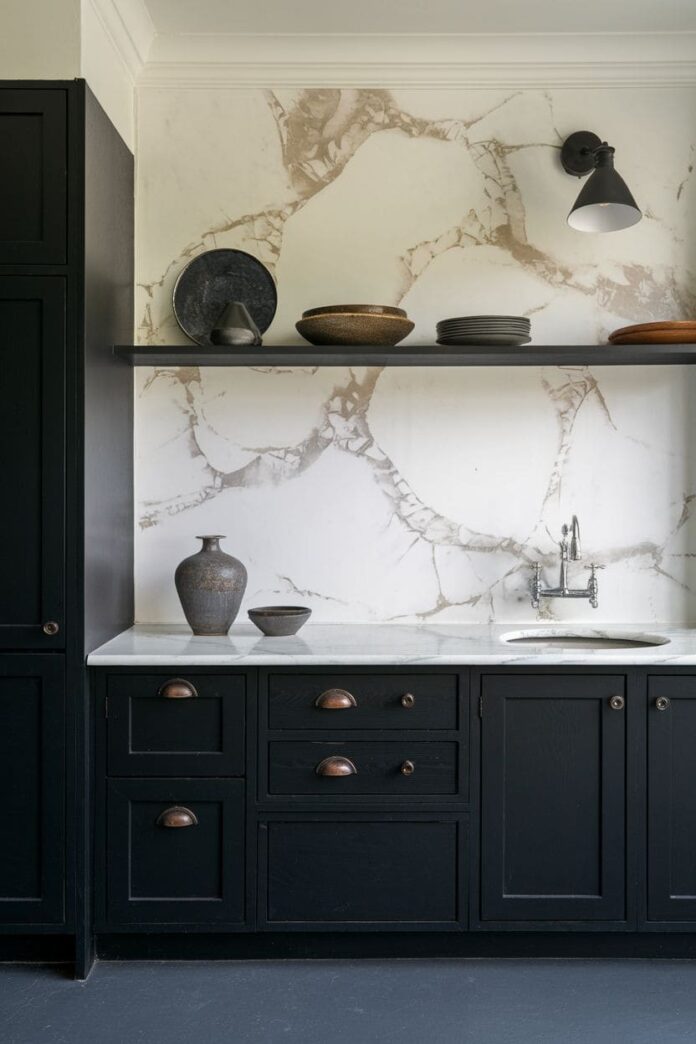 40+ Striking Black Kitchen Cabinet Ideas for a Contemporary Touch (2025)