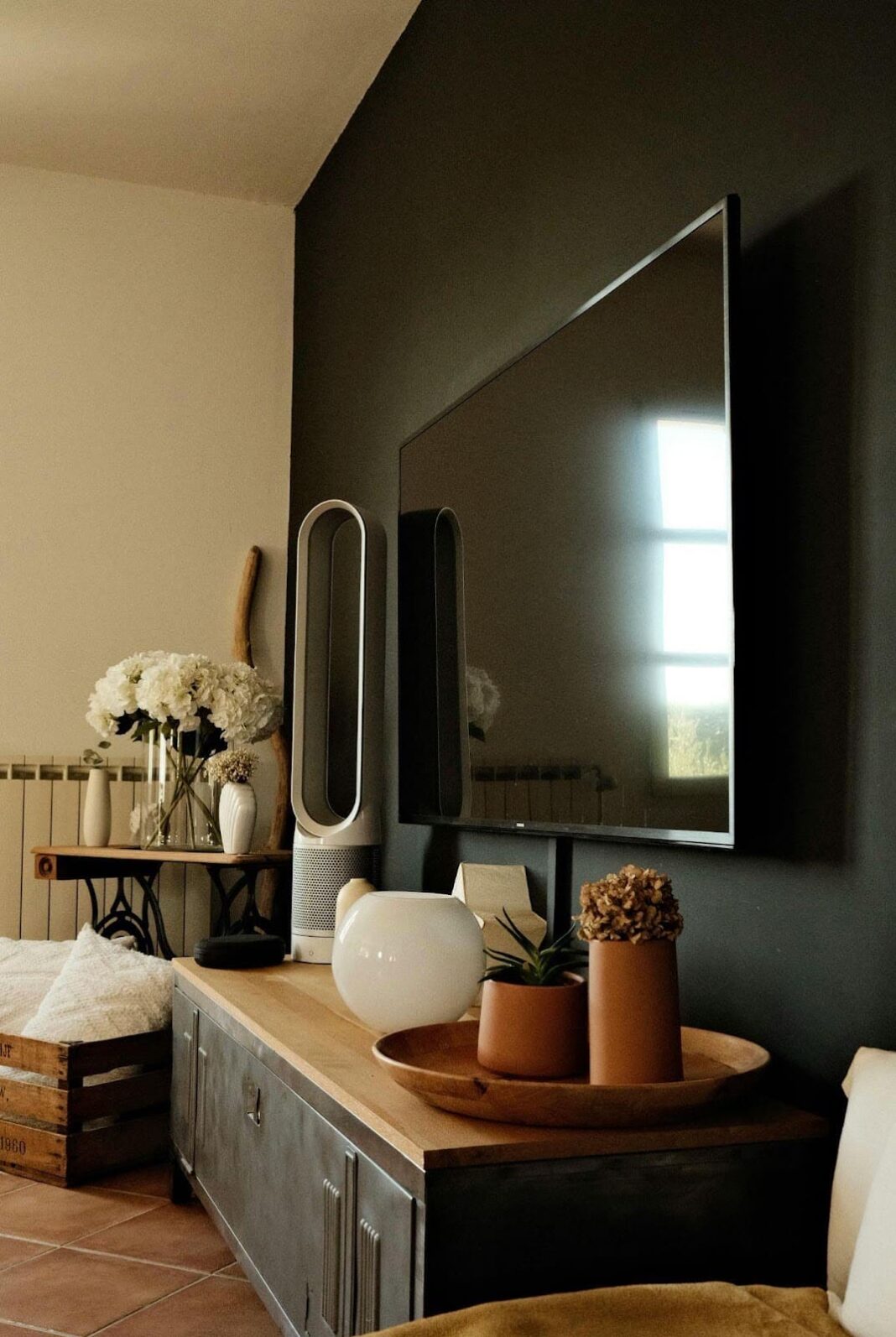40+ Bold Black and Sage Green Bedroom Ideas That Feel Like Luxury (2025 ...
